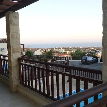 Loggin Holiday House Hébergement de vacances Peyia