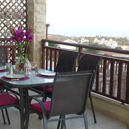 Loggin Holiday House Hébergement de vacances Peyia