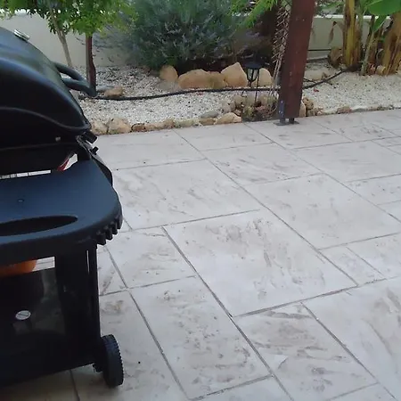 Loggin Holiday House بيت للعطل بييا