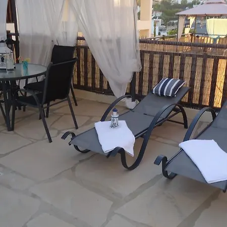 Loggin Holiday House * Peyia