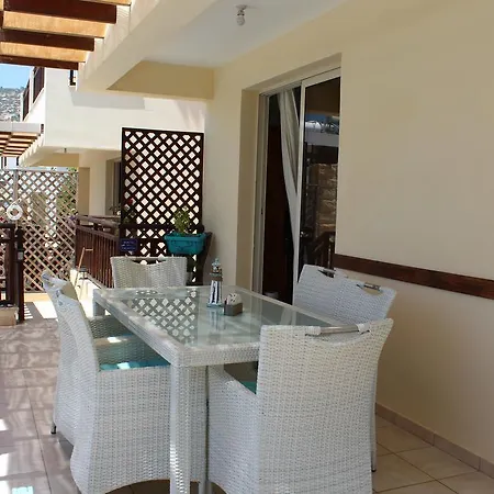 Loggin Holiday House * Peyia