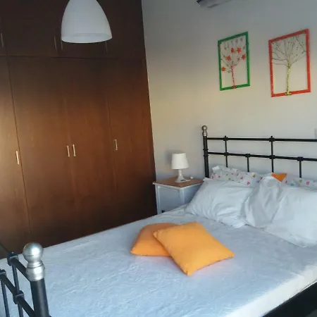 Loggin Holiday House Hébergement de vacances Peyia