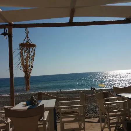 Loggin Holiday House بيت للعطل بييا