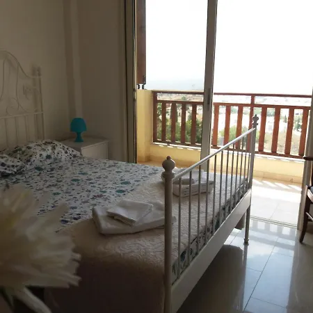 Loggin Holiday House Hébergement de vacances Peyia