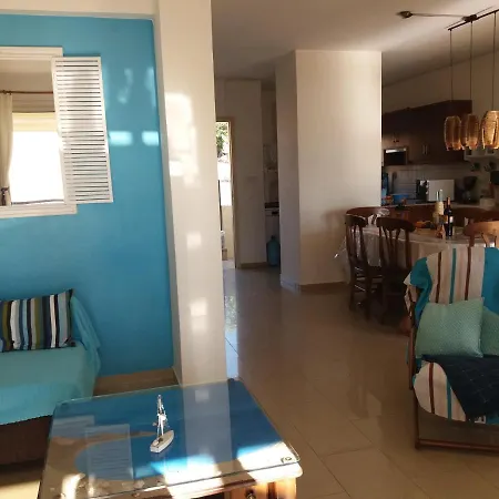 Loggin Holiday House بييا