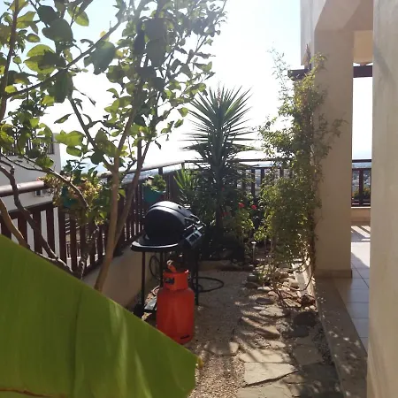 Loggin Holiday House بيت للعطل