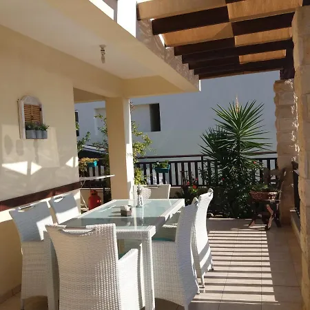 Loggin Holiday House * Peyia
