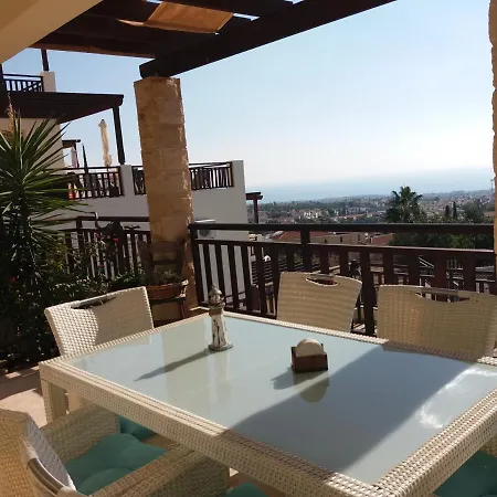Loggin Holiday House Hébergement de vacances Peyia